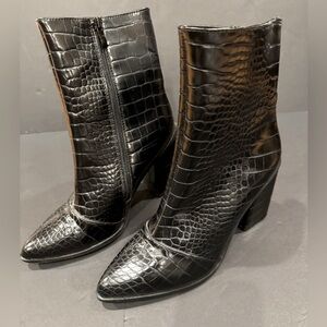 Lulus: Black Fun Looking Croc-Embossed Ankle Boots. Size 11